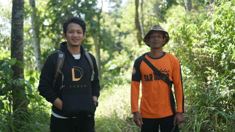 Sani dan Pak Susilo Pengelola Kebun Kopi Lereng Kelir