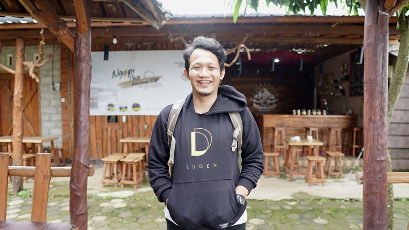 Sani di Kedai Kopi Hillside Cafe Lereng Kelir