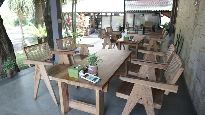 Teras Belakang Tjipto Coffee and Roastery