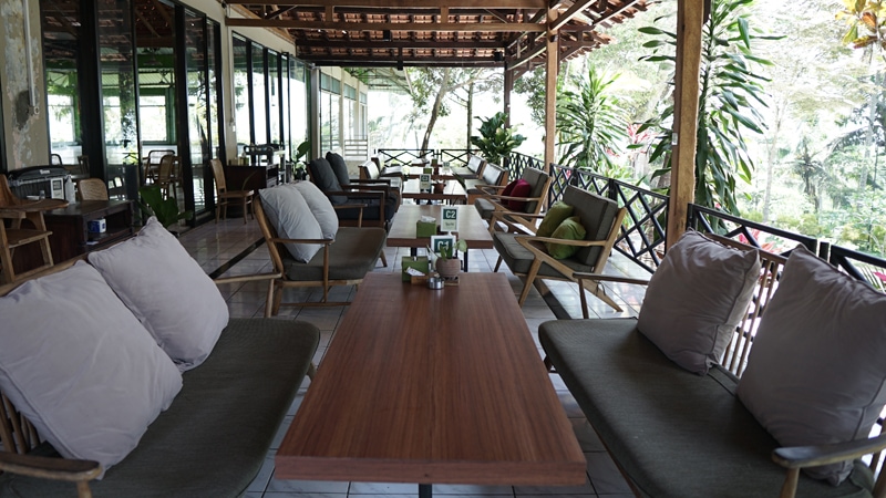 Teras Samping Tjipto Coffee and Roastery